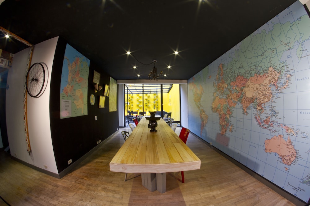 1212 Hostels