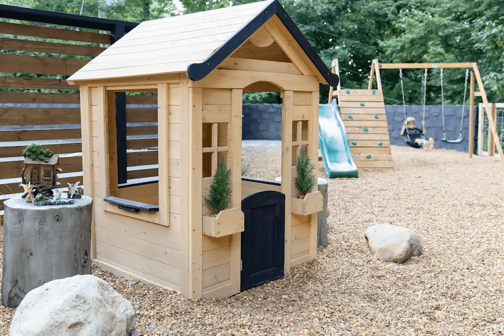 Firefly Mountain Suites Sleeps 36 Indoor Pool, Hot Tub, Game Room, Playground