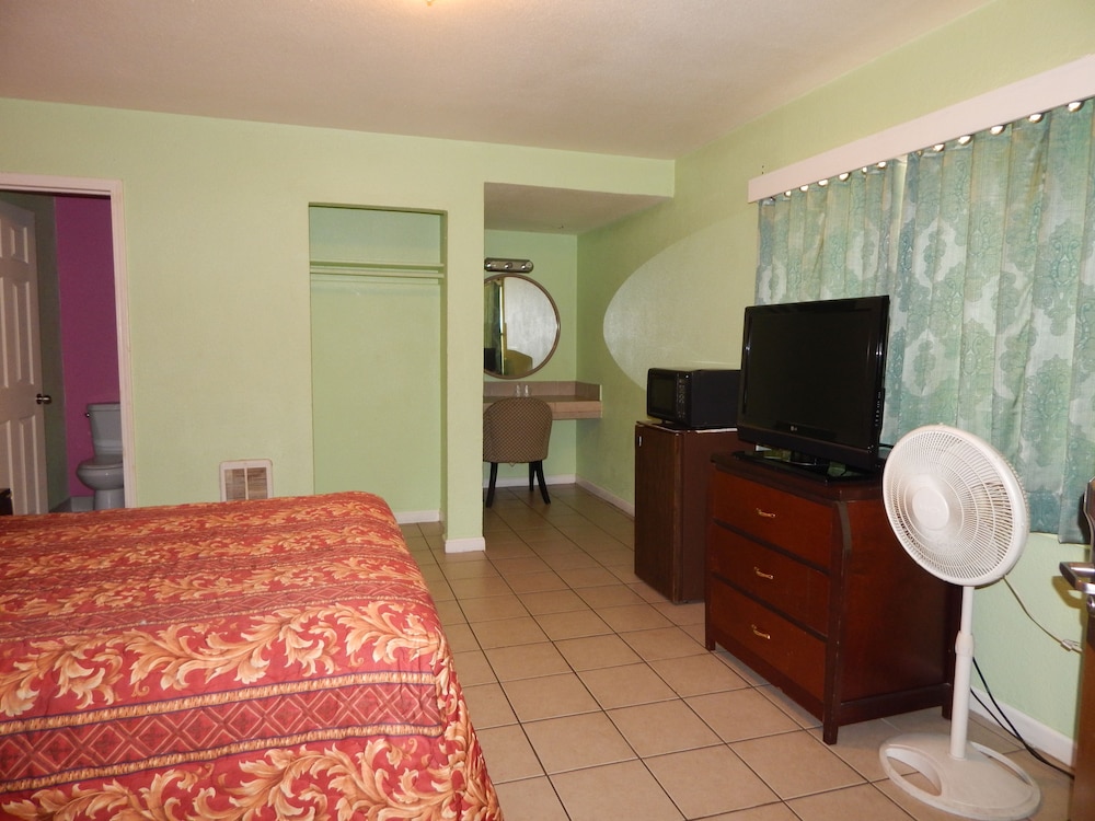 Oakland Vacations - M B Motor Inn - Property Image 2