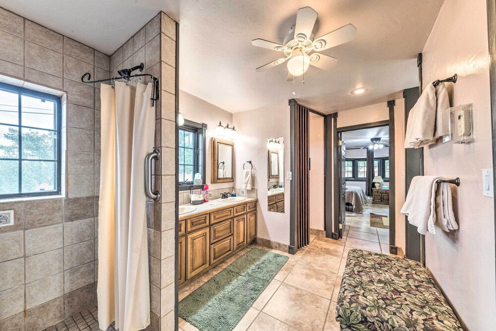 Casa Ruidoso Cabin: Hot Tub, Views & Pool Table! view 3