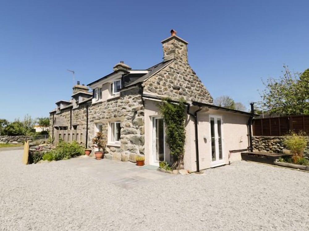 2 Borthwen Cottages view 2