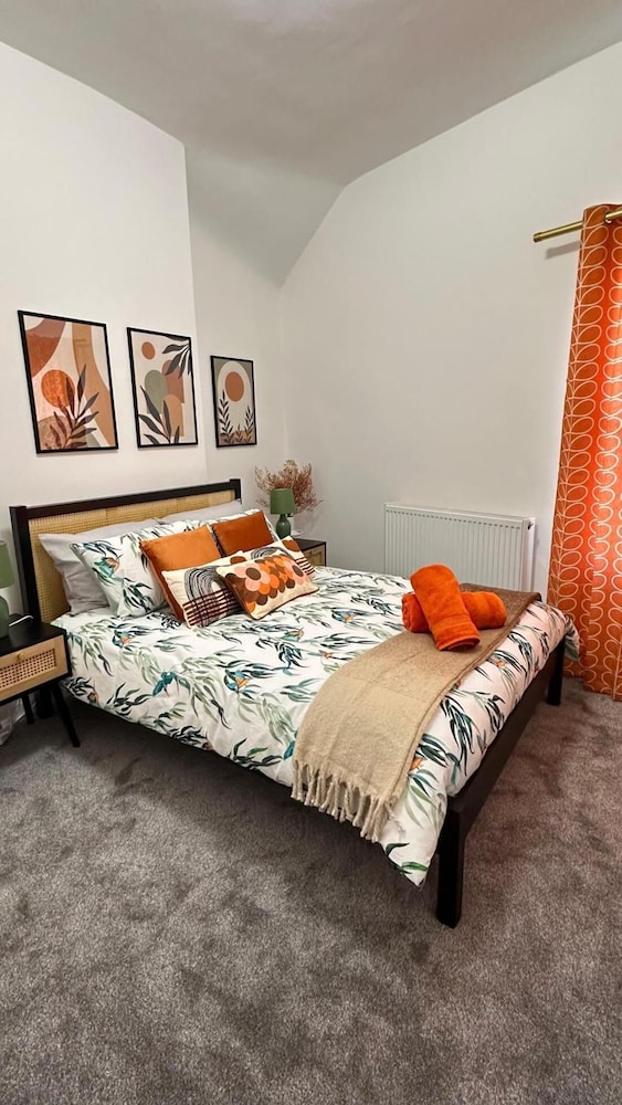 Llangollen Retreat With Stunning Views of the Castle