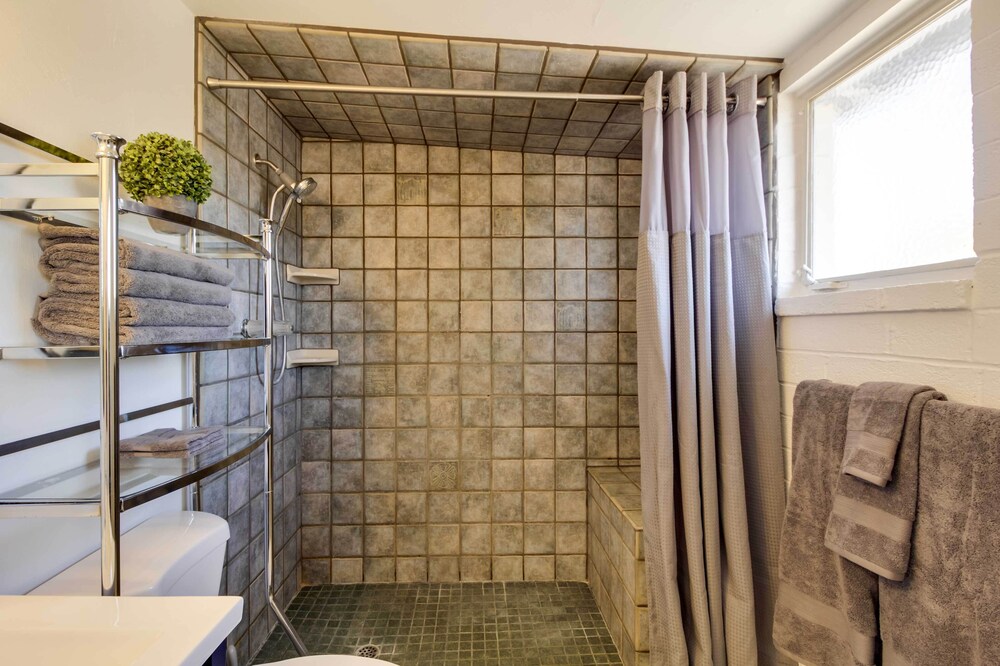 Adorable Tucson Studio w/ Gas Grill & Wifi!