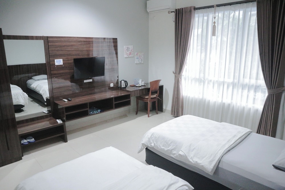 Aries Biru Hotel & Villa