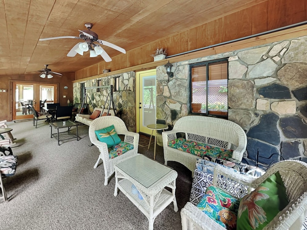 Gatlinburg's Hidden Gem by Jackson Mountain Rentals