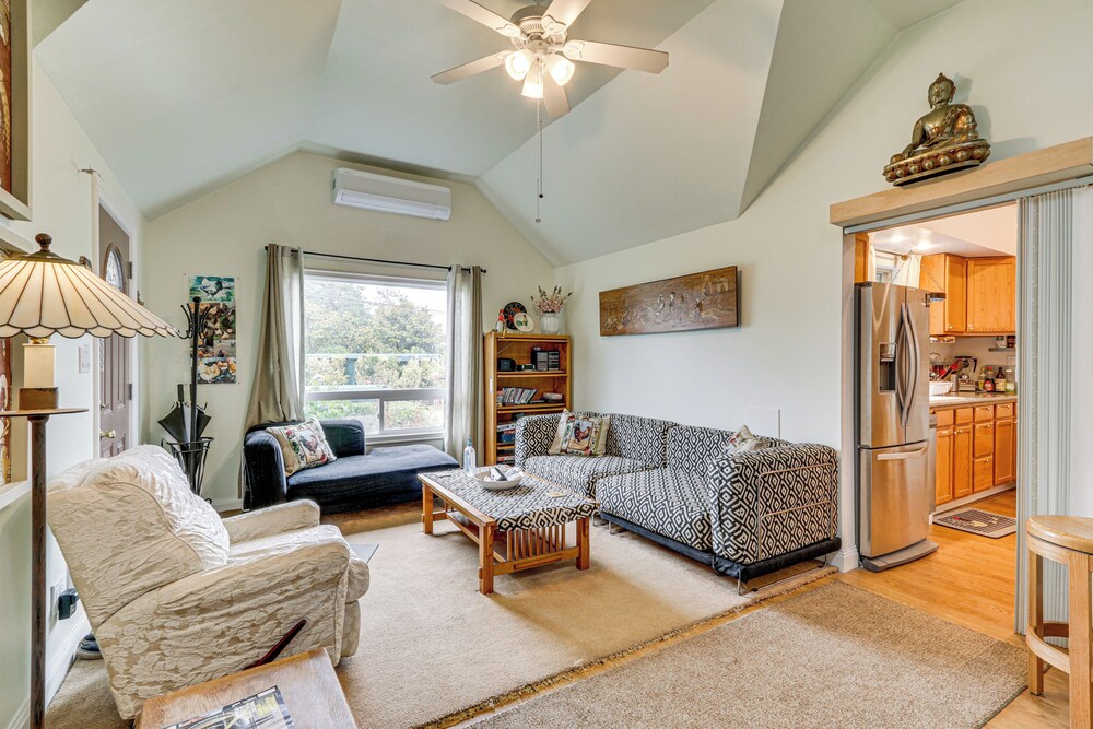 7 Mi to Dtwn Portland: Quiet Yet Central Home
