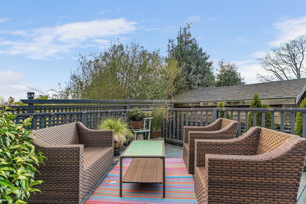 Madrona Bliss A Modern Escape
