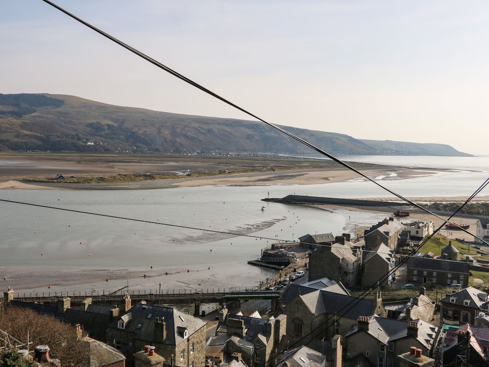 2 Bwth Mawr