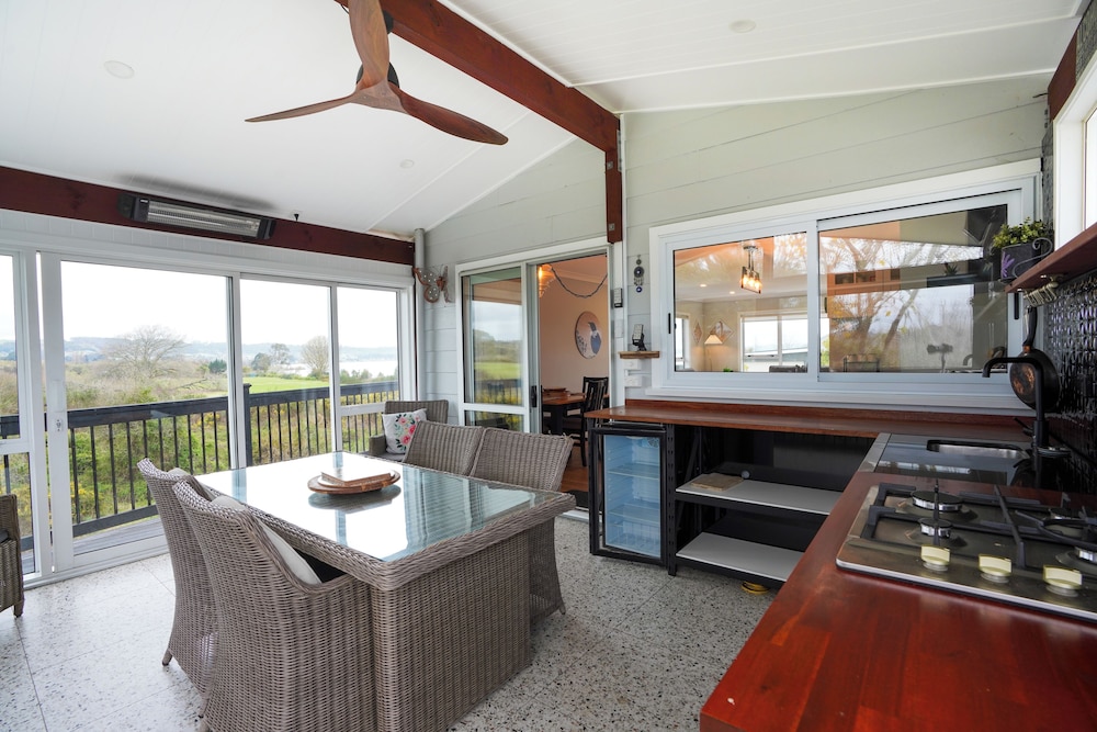 Kiwi Retreat By Aotearoa Escapes