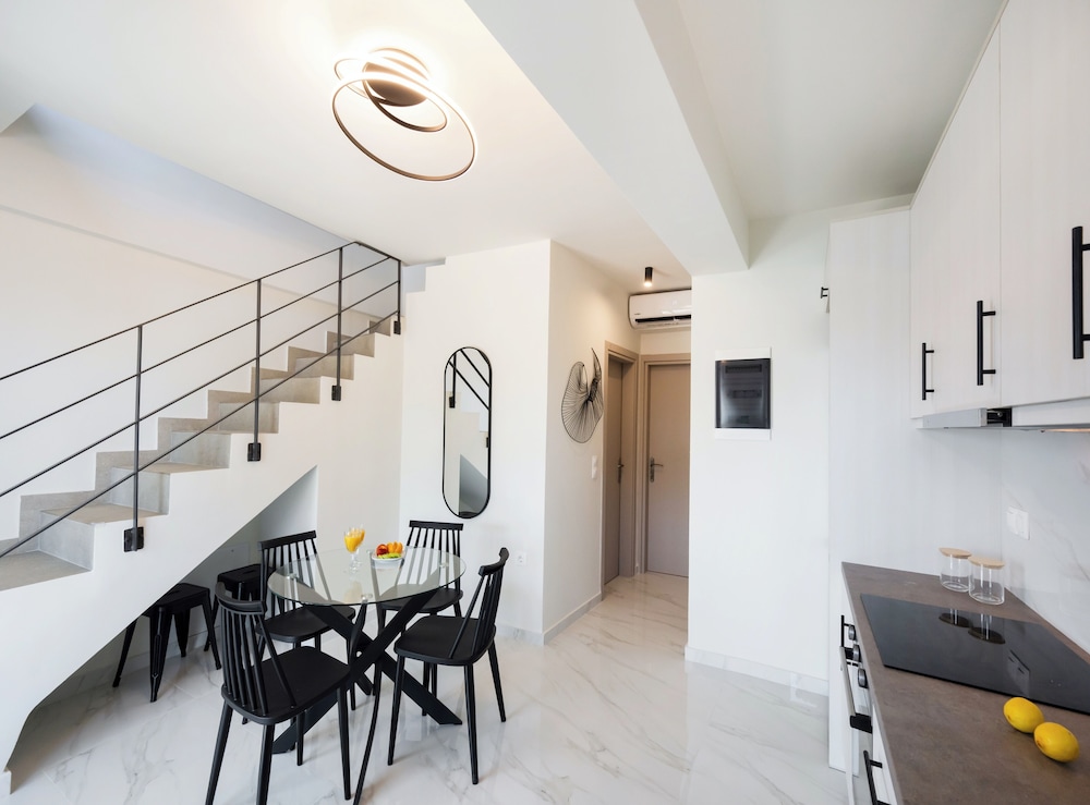 N&G Deluxe Maisonette