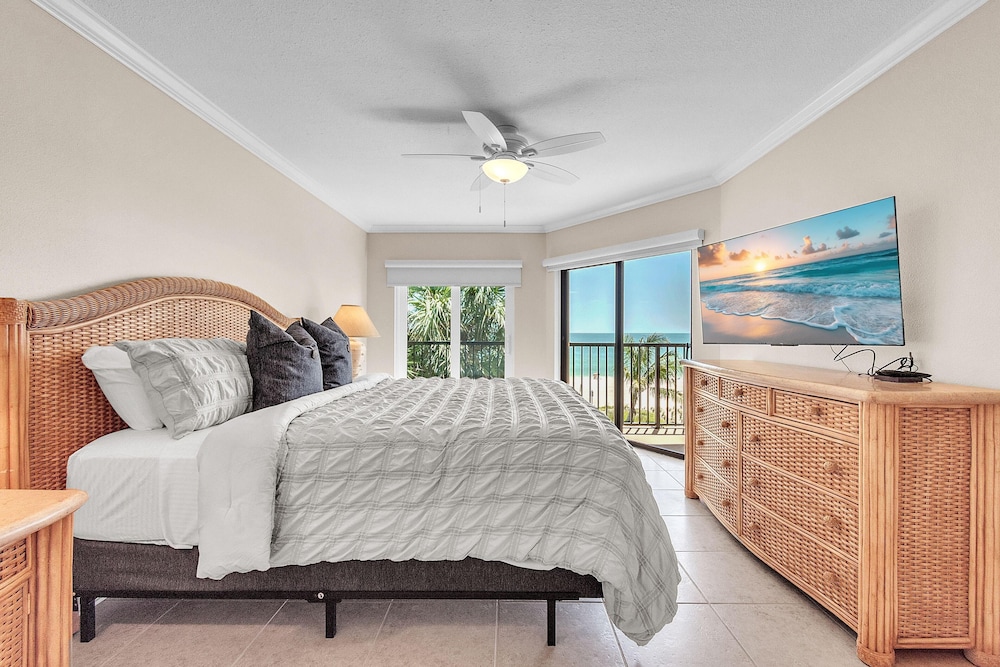 Land's End 11-306 Beach Front - Premier