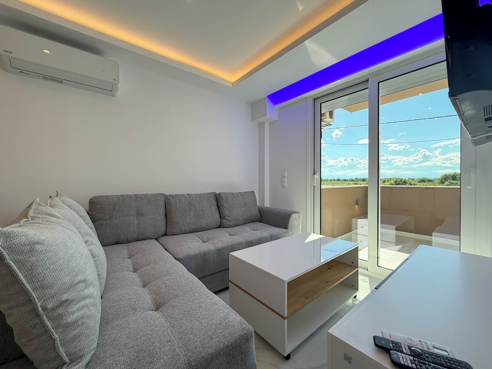 Ifestos Suites by SDR