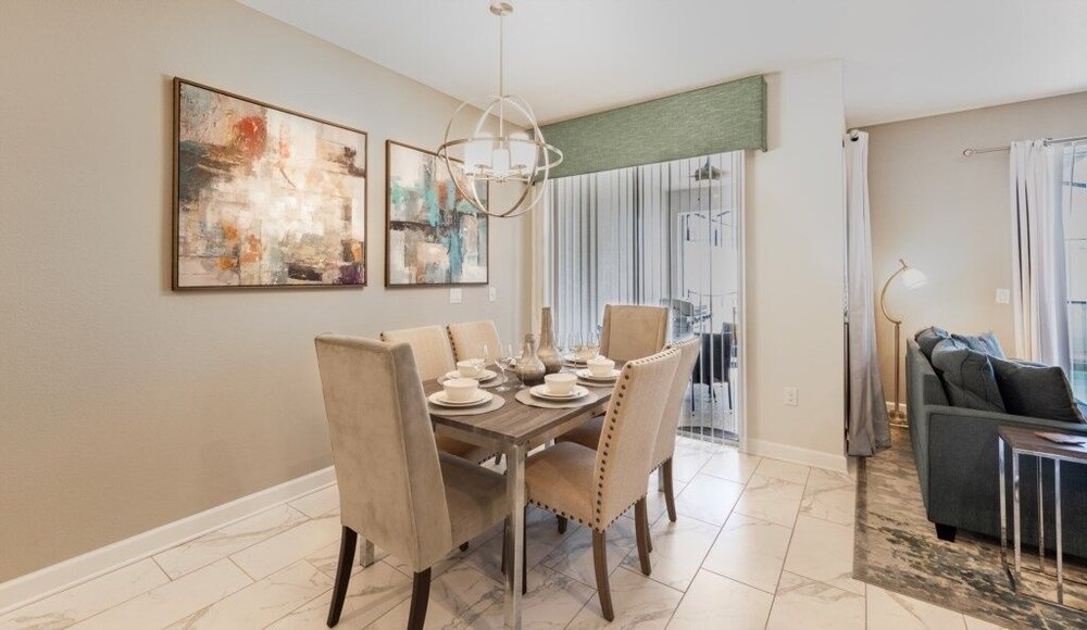Cozy 4 Bed Town Home With Splash Pool 4 Bedroom Townhouse by RedAwning view 4
