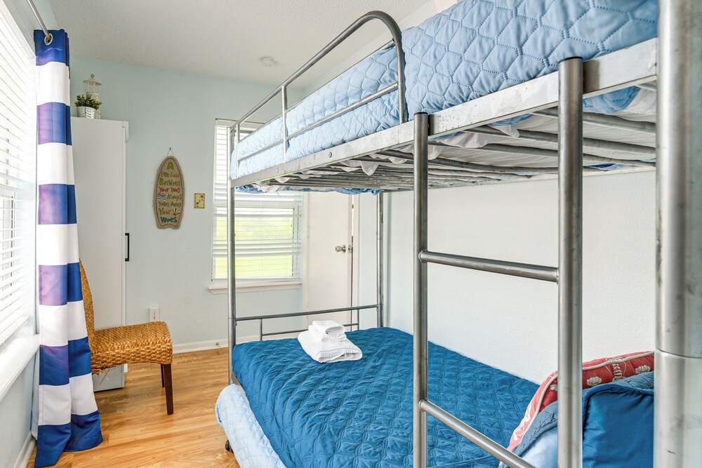 Walk to Beach: Galveston Family Getaway w/ Patio