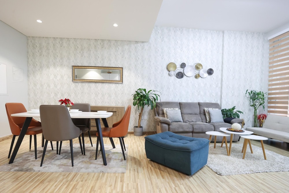 Elite LUX Holiday Homes - Ultra Stylish 2BR Thriving Community in Production City Dubai