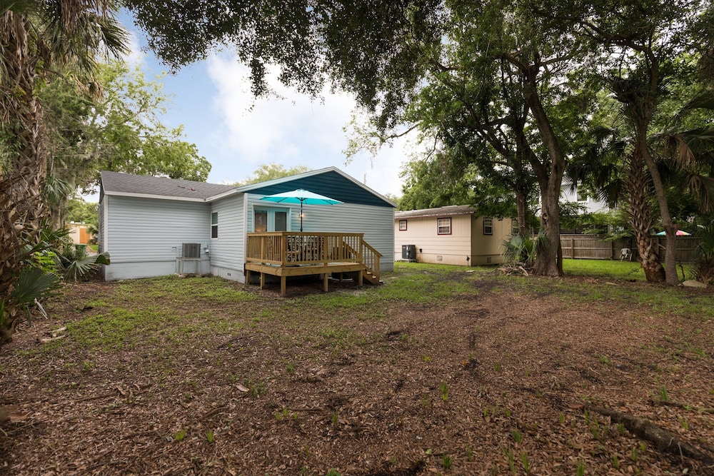 Charming Downtown Cottage 3 Bedroom Home