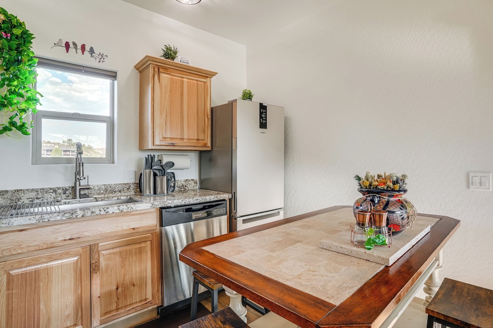 Prescott Home Close to Hiking & Medical Centers!