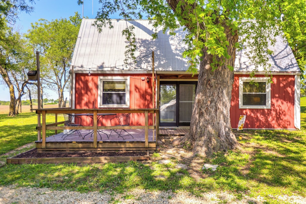 Hunt & Fish: Peaceful Country Escape in Chapman!