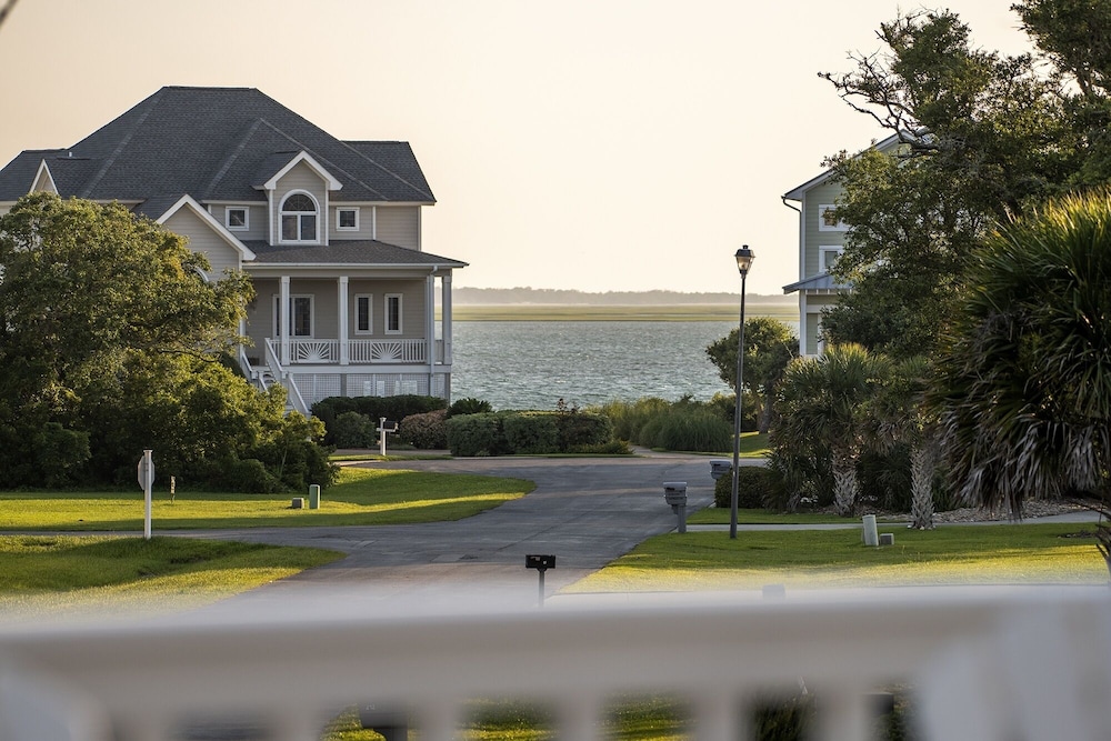 Harkers Hideaway 3 Bedroom Home by RedAwning view 4