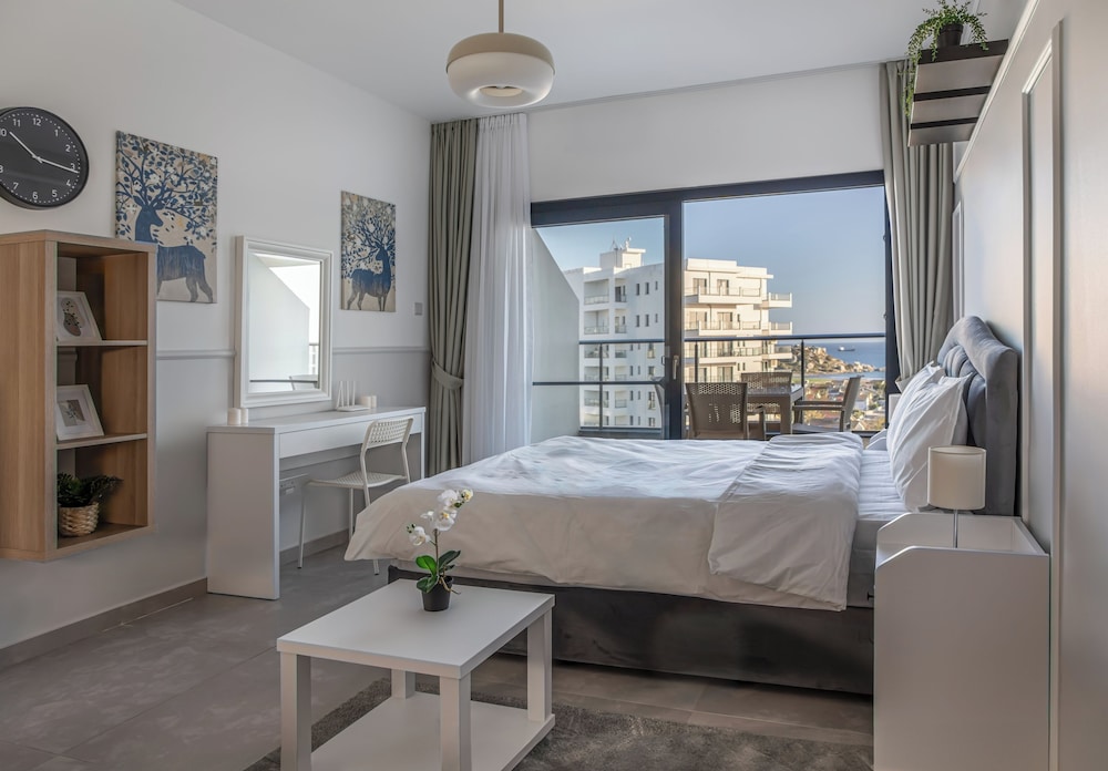 Caesar Blue Seaside Luxury Apartments