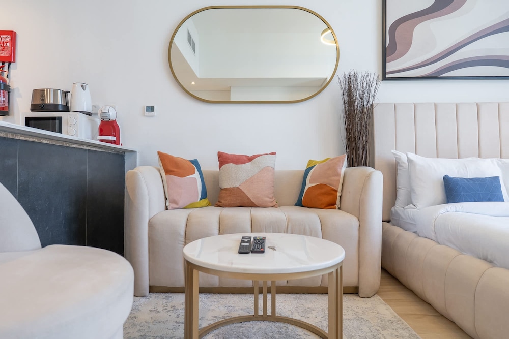 Stunning Studio in Regina Tower With Five Hotel View