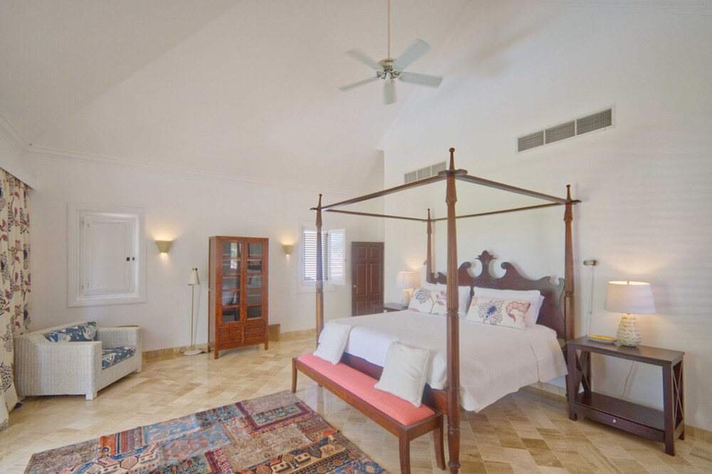 Ocean View Villa Just Minutes From Private Beaches