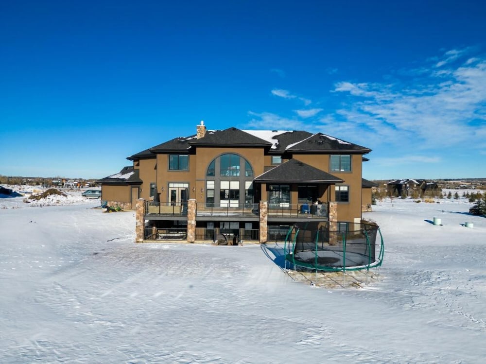 Windhorse Manor No Service Fees Patio BBQ
