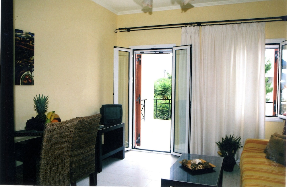 Kostis Villas