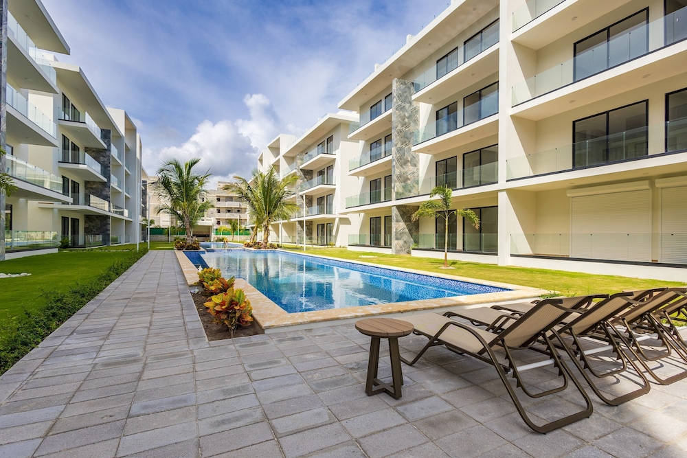 2BR Oasis in Eden Tropical - BBQ Pool Near Beach
