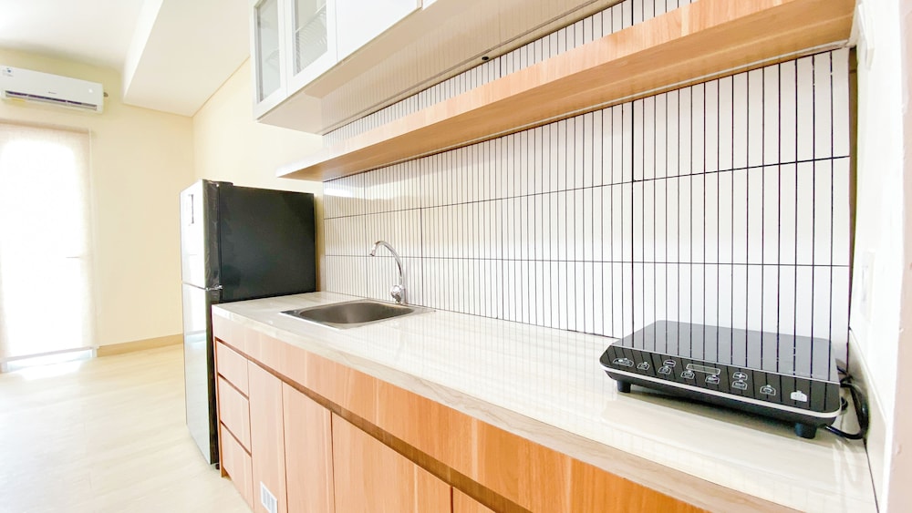 Comfortable And Modern Studio Apartment At B Residence