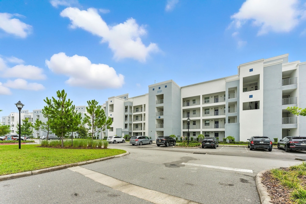 Beautiful Lakeview Retreat Near Disney