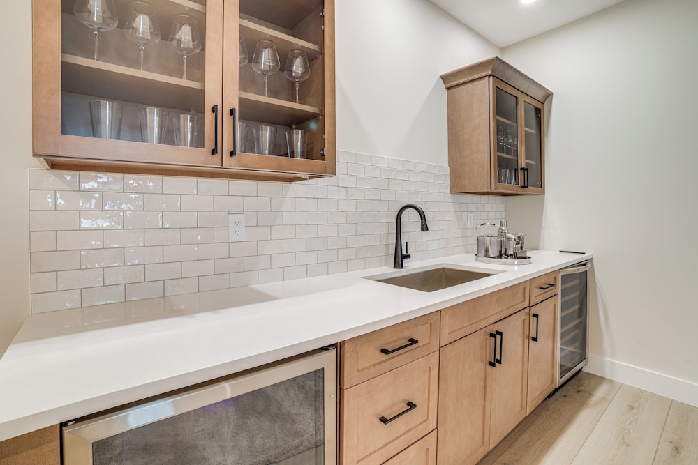 2 Mi to Notre Dame: Spacious Home w/ Private Yard