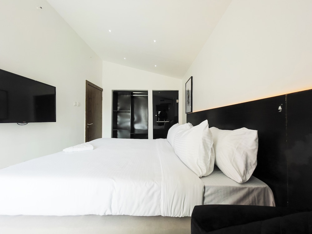 LUXE APARTMENTS