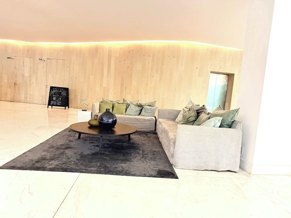 Luxury 2BR Bolongo Ocean View Private Beach