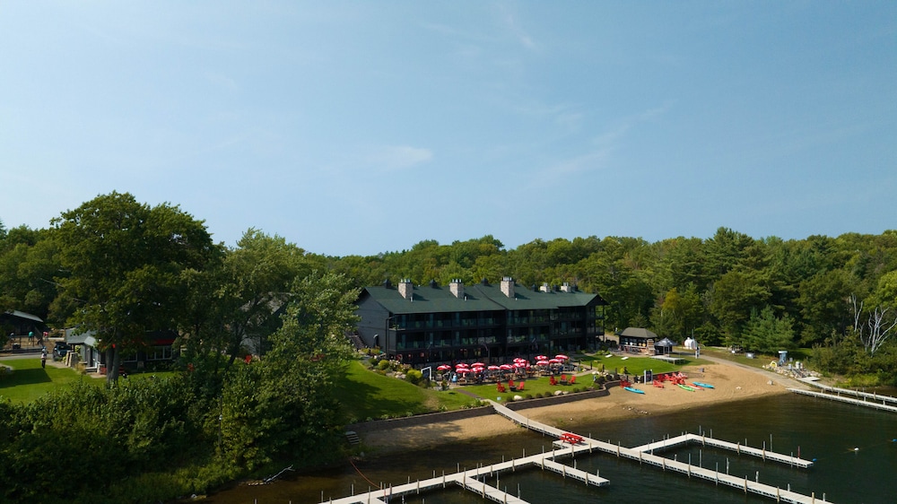 Quarterdeck Resort & Restaurant