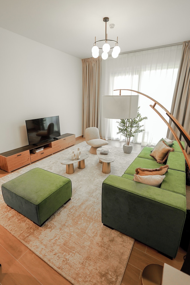 Stylish 1BR Apartment in La Sirene