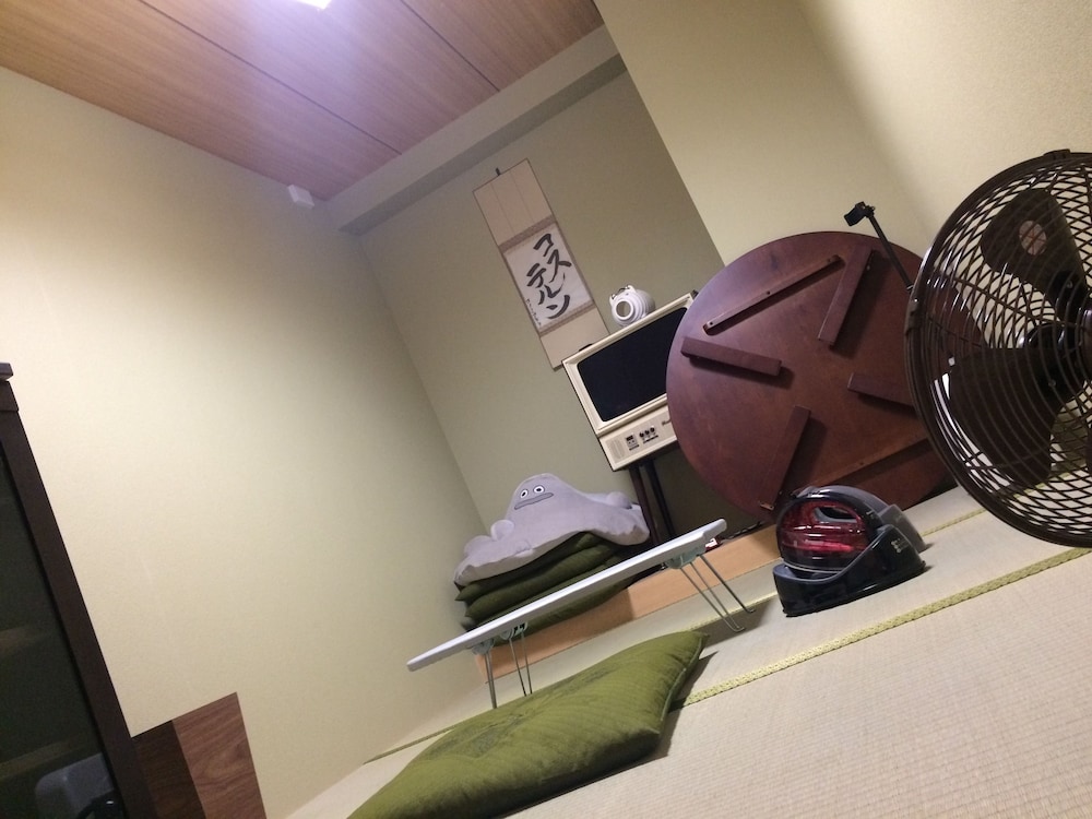 bnb+ Costelun Akiba - Hostel, Caters to Women