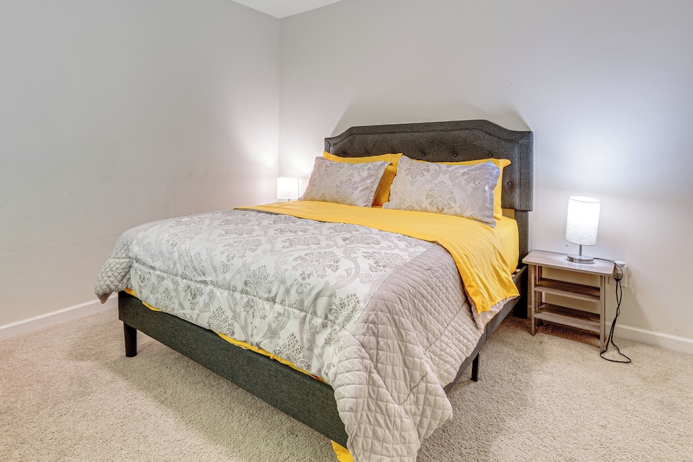 6 Mi to Atlanta Airport! Home w/ Furnished Patio