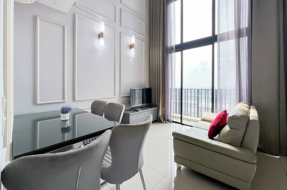 ICity Luxury Condo by Smarthome
