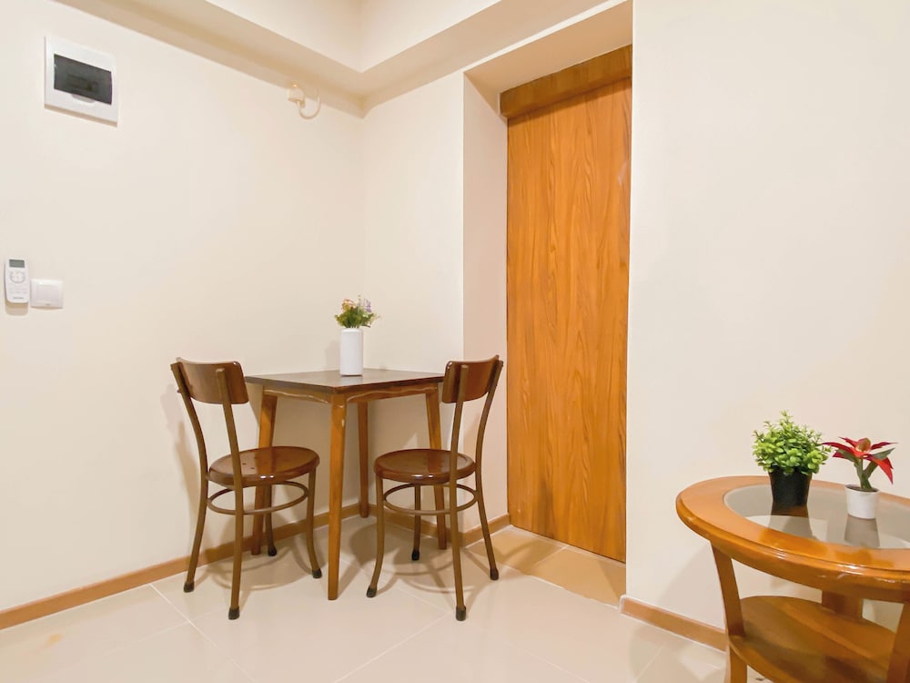 Earthtone 2Br At Meikarta Apartment
