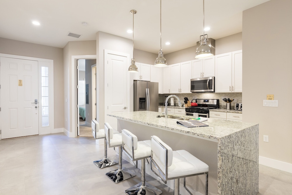 Summerville Vacation Homes by Columbia Management