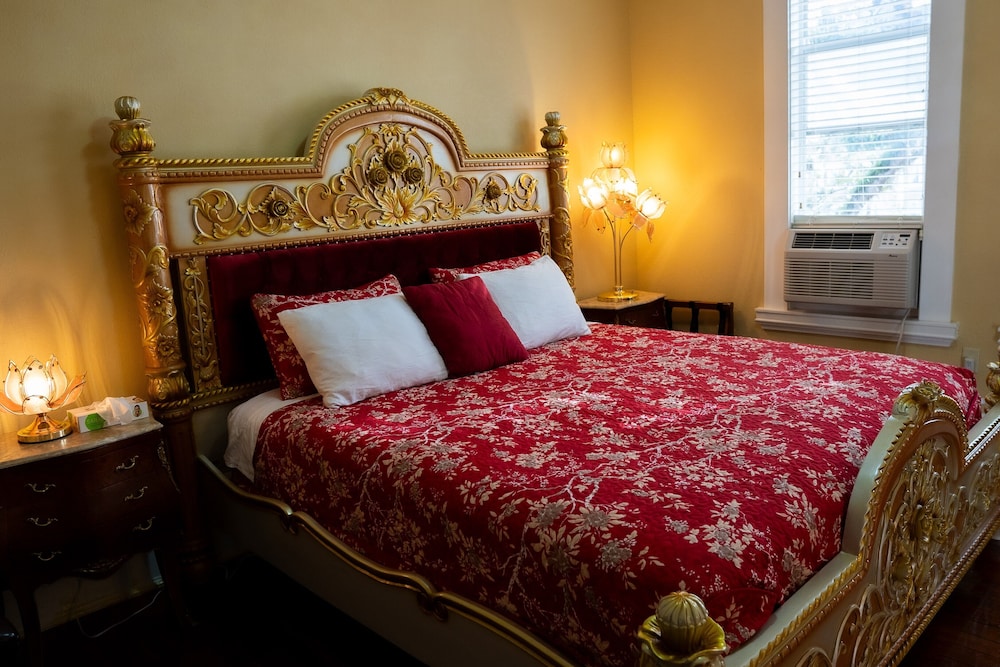 Oak Tree Hotel