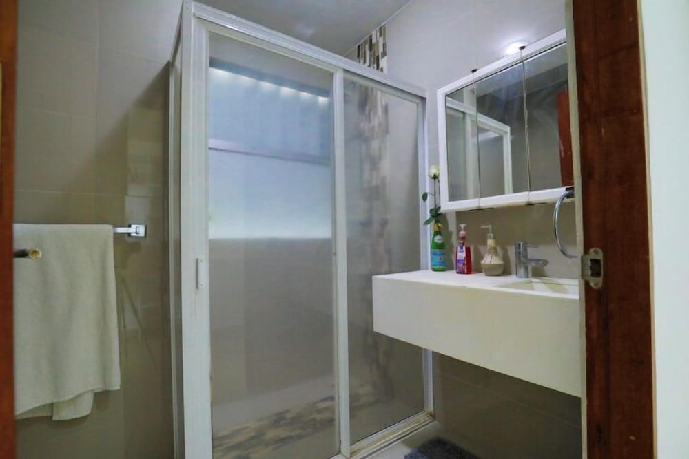 Spacious Condo with Gym & Pool Cancun