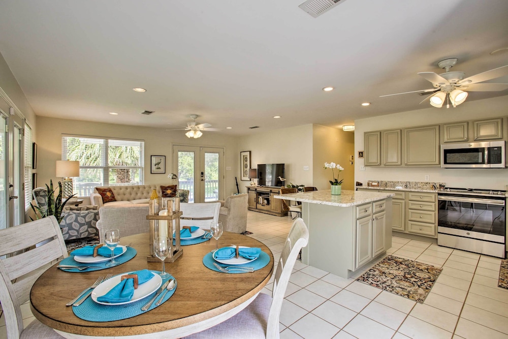 'the Palm' Bay St. Louis Home - Walk to Beach! view 3