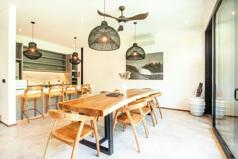 Seaside Escape: 4BR Villa, 190m to Canggu Beach