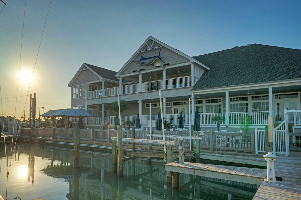 Trout Street Buyout 3 Port A Marina-front Homes Water Views + Pet-friendly Options 16 Guests