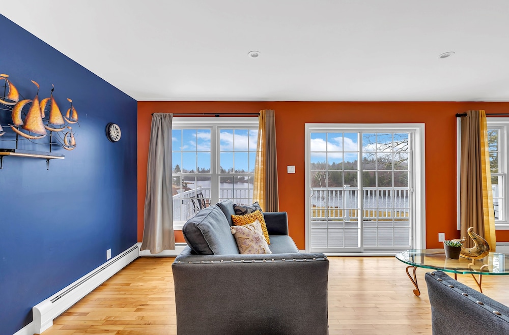 Serene 7br Haven By The Lake 7 Bedroom Home