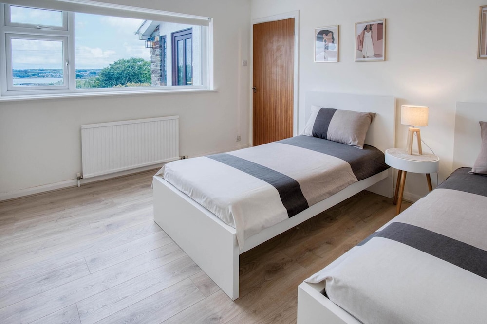 Longview - 4 Bedroom Holiday Home - Pembroke Dock