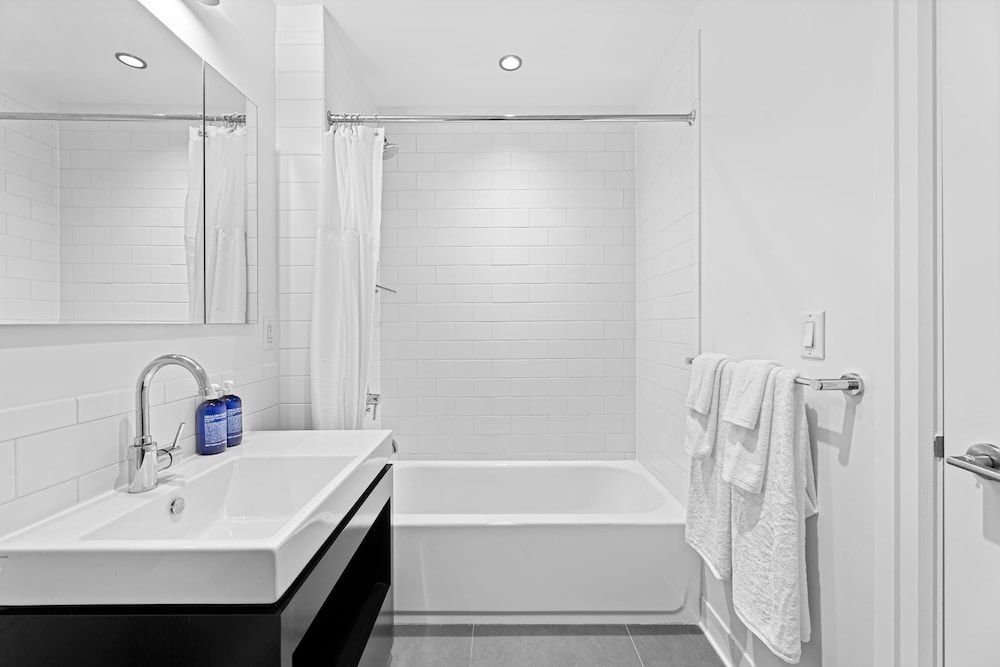 Forte Select by Rove Travel 2BR Midtown West Apt