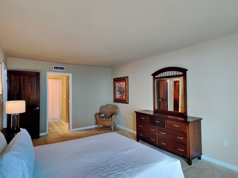 Sabine Yacht & Racquet #8D by Southern Vacation Rentals